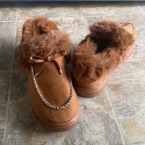 💕NEW💕 Erocalli Faux Fur Lined Slip On Moccasins Size 9